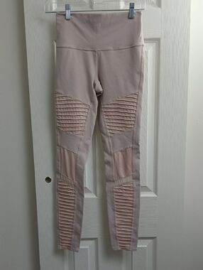 ALO Yoga Light Pink Nude Moto-Style Athliesure Workout Gym Textured Leggings